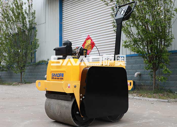 怎么選擇小型壓路機(jī)？你應(yīng)該知道的小技巧！