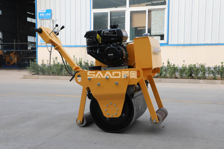 一個小型壓路機的使命，如何將碾壓工作做好
