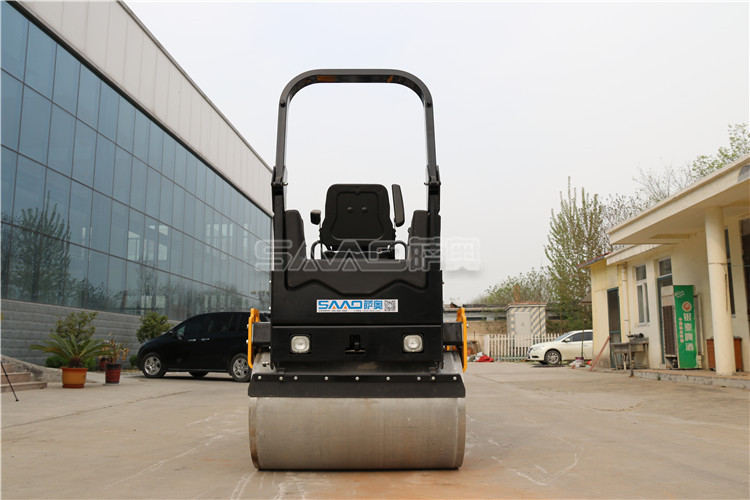 小型壓路機(jī)的配重塊為什么會(huì)松動(dòng)？