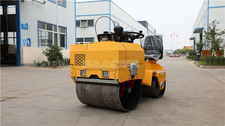 為什么小型壓路機(jī)質(zhì)量輕，壓實(shí)效果卻能保證呢？
