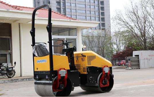 想要開(kāi)好小型壓路機(jī)，常識(shí)要了解